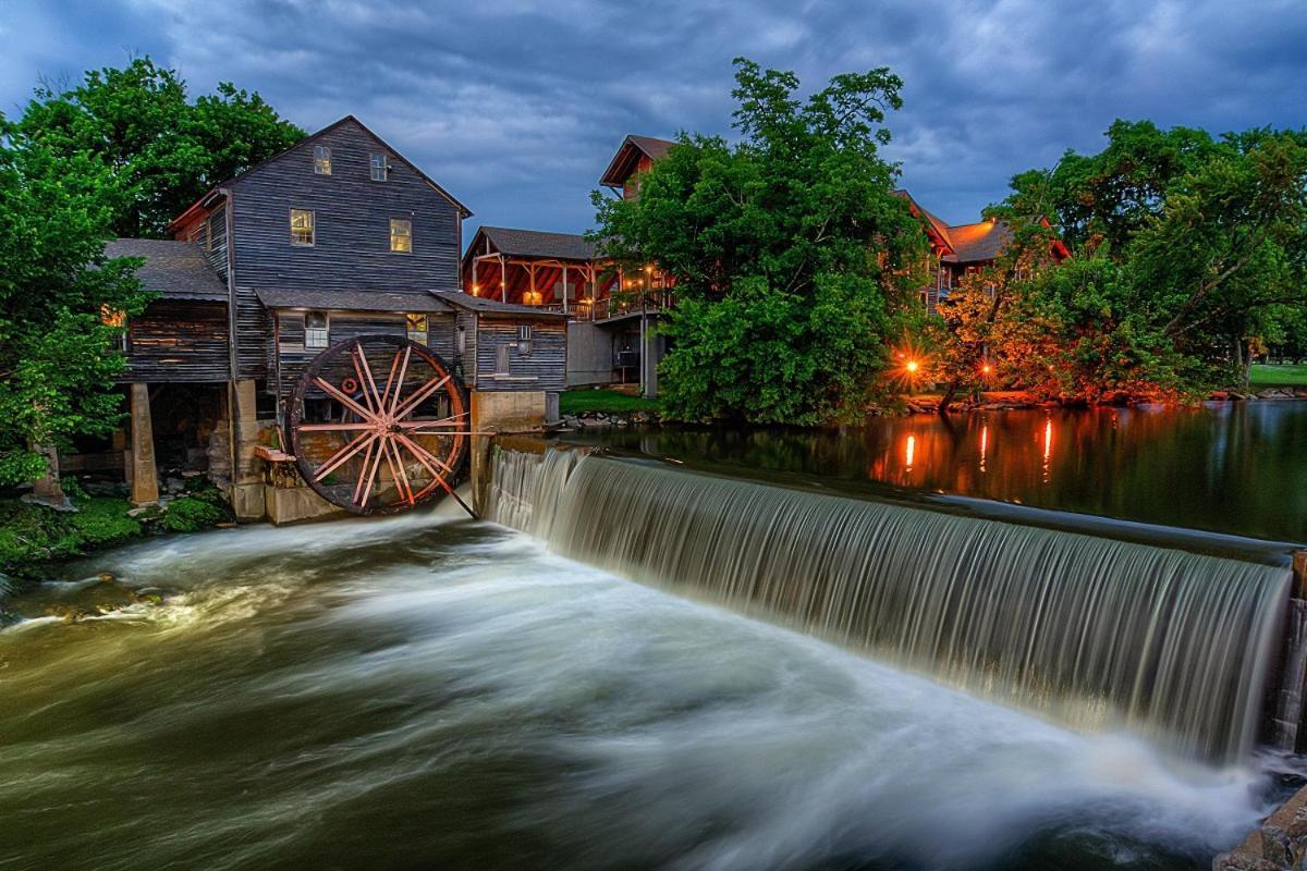 Moonshine Chalet, Hot Tub, Pool Access, Wifi, 1089 Free Tickets Each Paid Day, Dollywood And More Gatlinburg Exterior photo