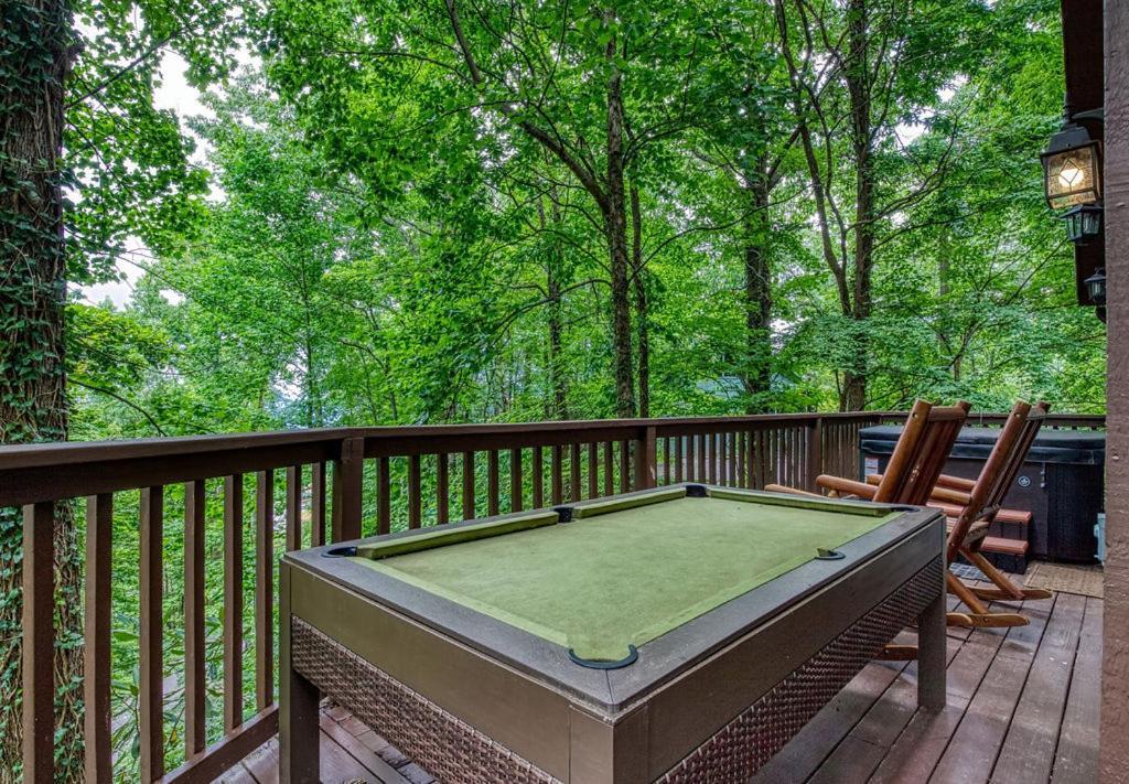 Moonshine Chalet, Hot Tub, Pool Access, Wifi, 1089 Free Tickets Each Paid Day, Dollywood And More Gatlinburg Exterior photo