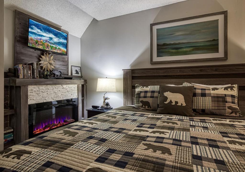 Moonshine Chalet, Hot Tub, Pool Access, Wifi, 1089 Free Tickets Each Paid Day, Dollywood And More Gatlinburg Exterior photo